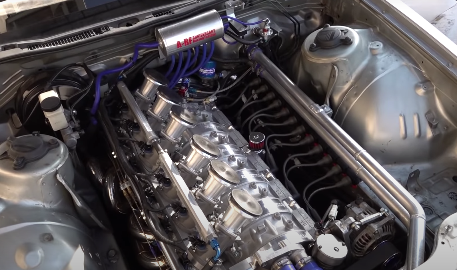 A Six-Rotor Mazda Cosmo Exists And It's Glorious
