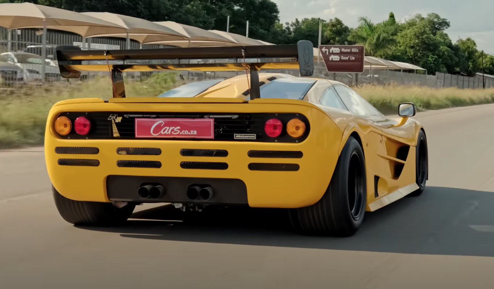 The F1 LM replica features giant 395mm wide tyres