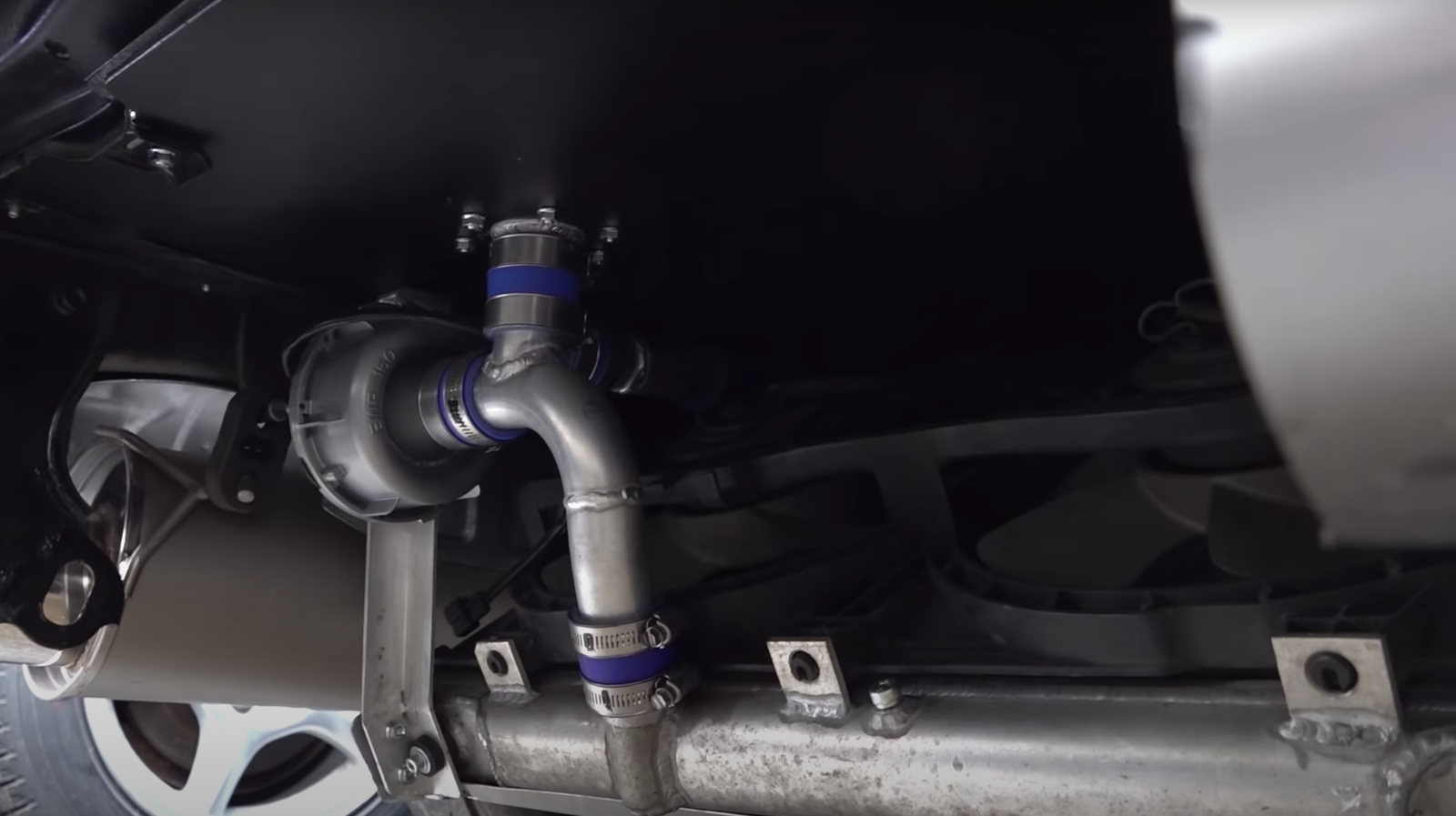 A Six-Rotor Mazda Cosmo Exists And It's Glorious