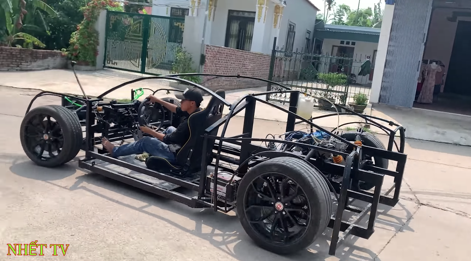 Image via YouTube/NHẾT TV