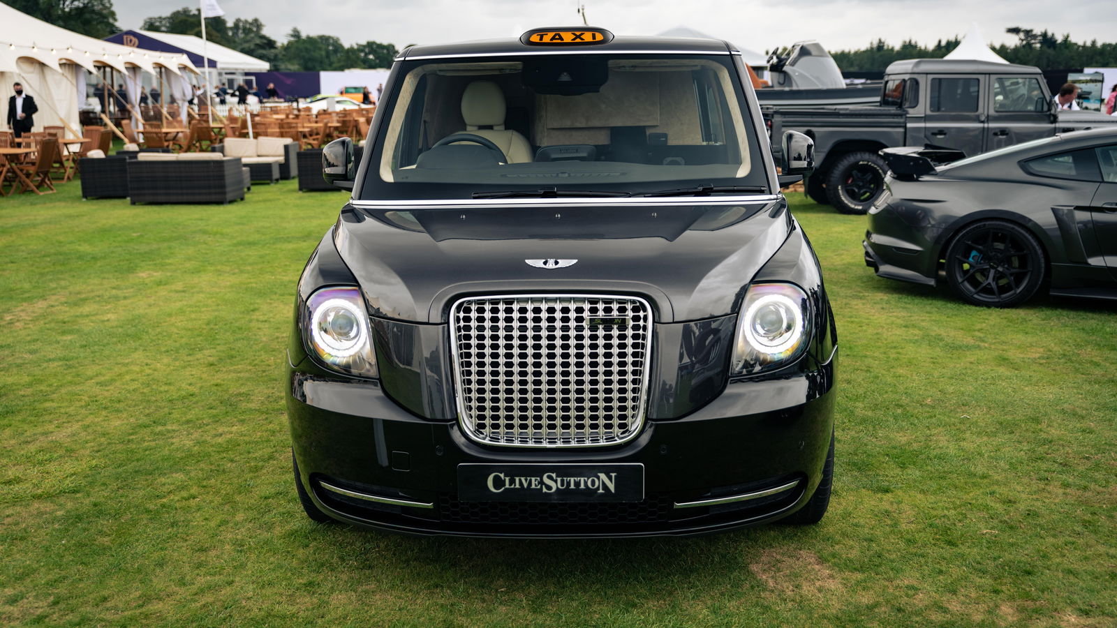 VIP London Taxi Is As Luxurious As A Rolls-Royce