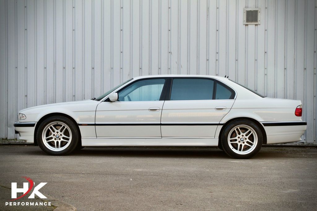 Forget The New BMW 7 Series, This 1999 BMW 750iL Is A Used V12 Bargain