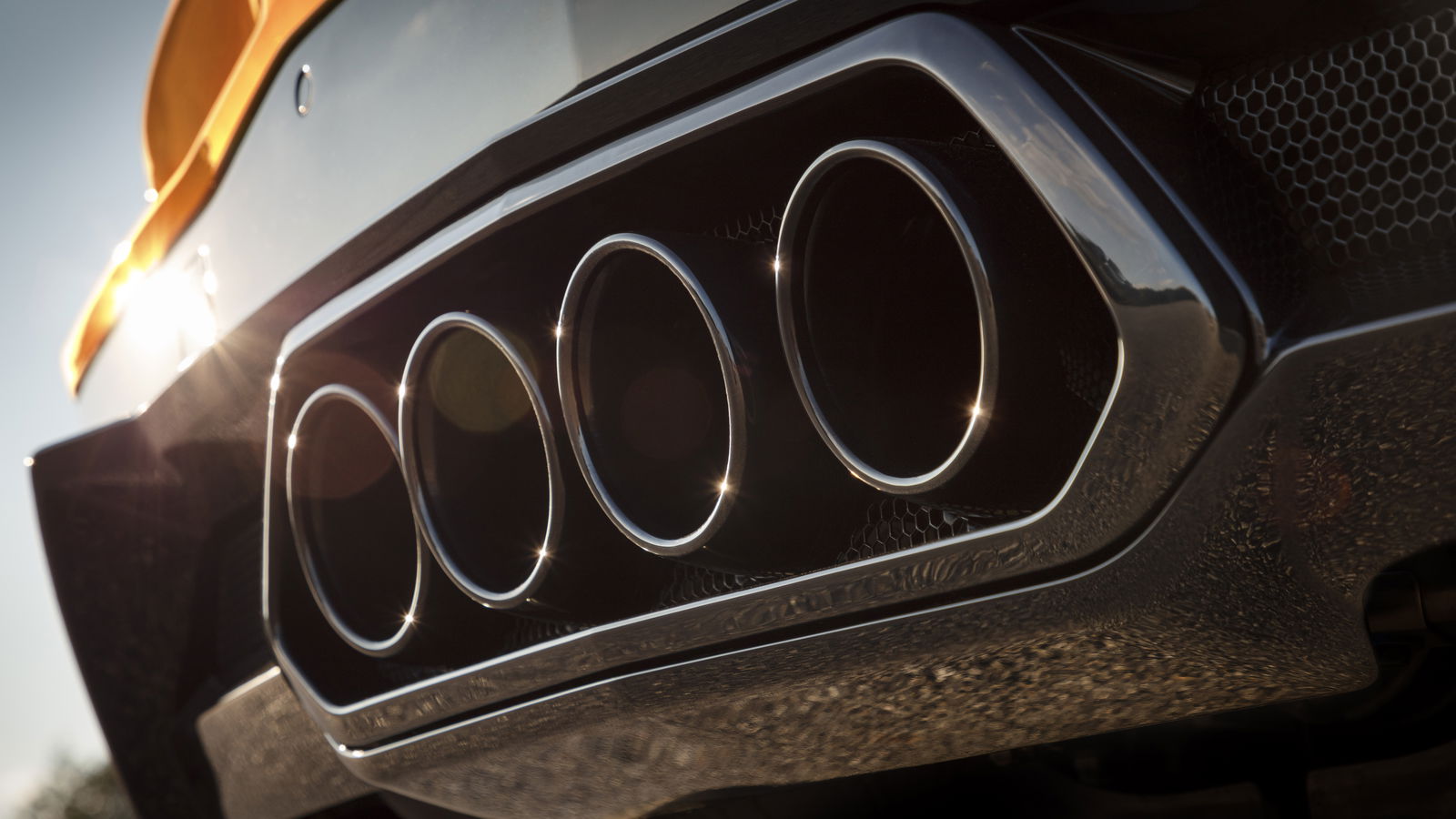 Raucous Quad-Tipped Central Exhaust Ditched For Corvette Z06 Outside The US