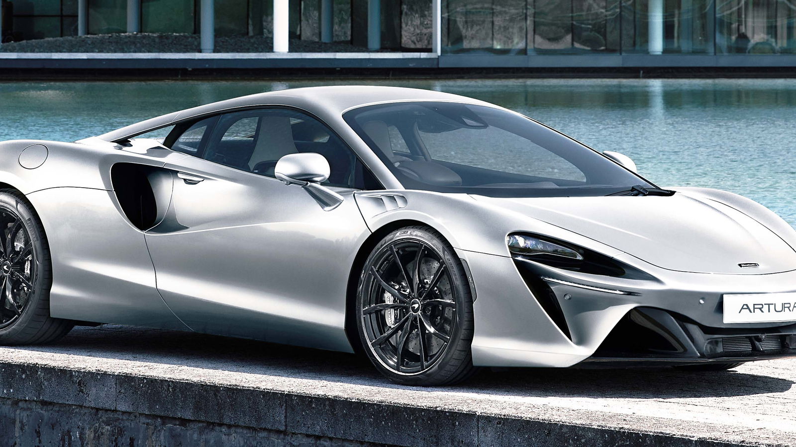 Fit For A Queen? McLaren Launches ‘Elizabeth II’ Artura