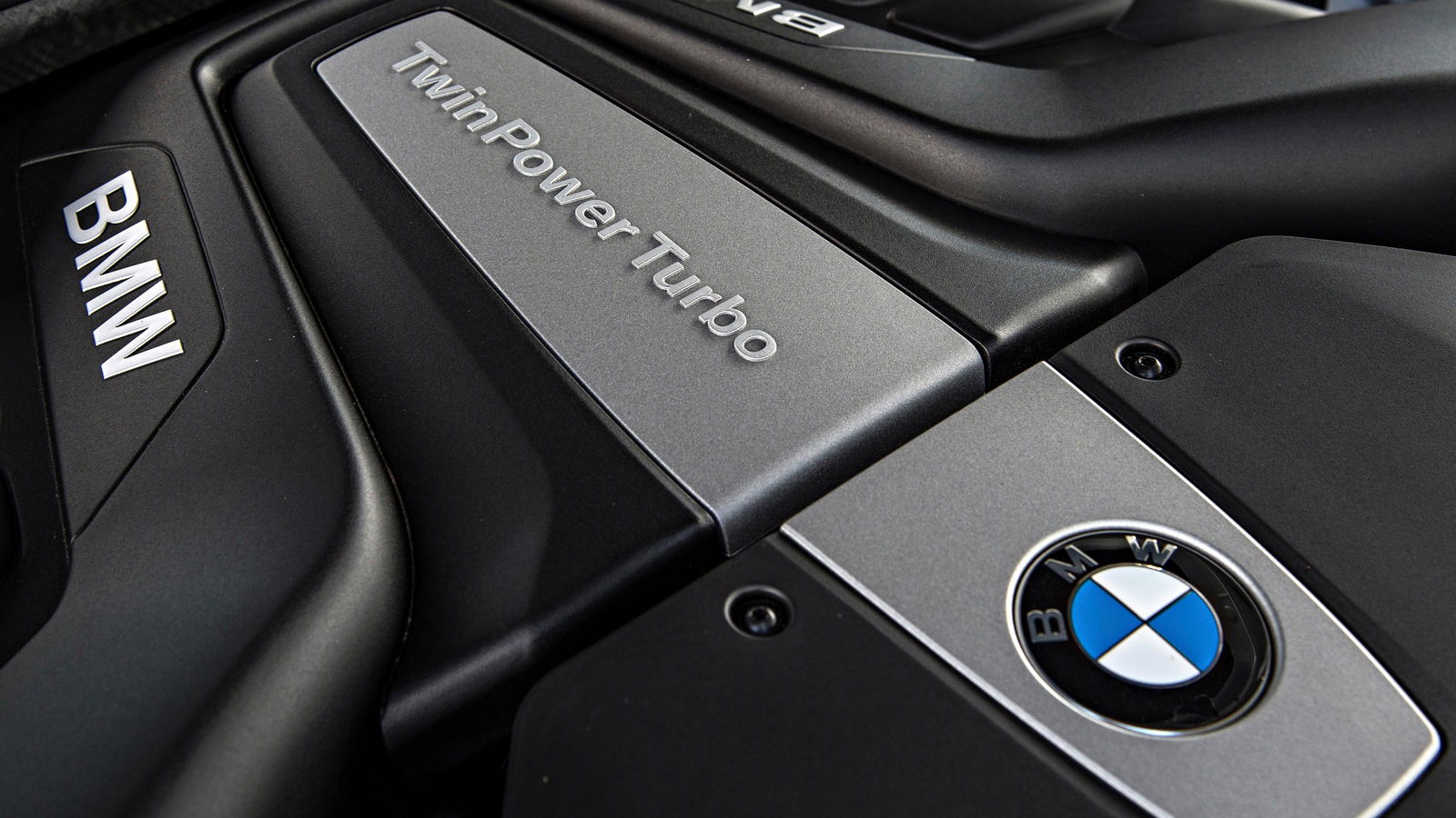 BMW Pledges To Keep The Manual Gearbox