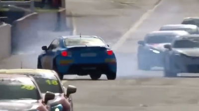 Toyota 86 Racer Spins Out And Saves It As If Nothing Happened