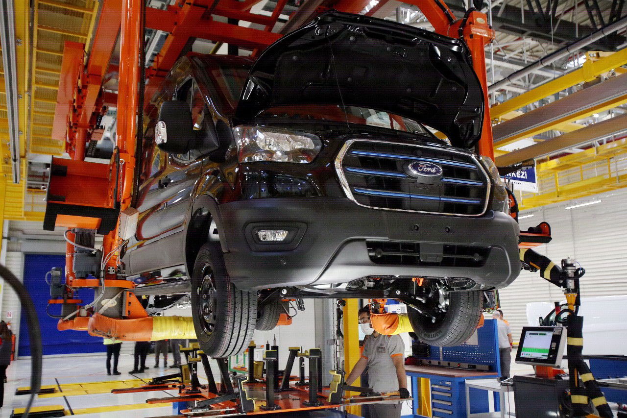 Awkward: Ford Having To Debadge Cars As It Runs Out Of Its Own Badges