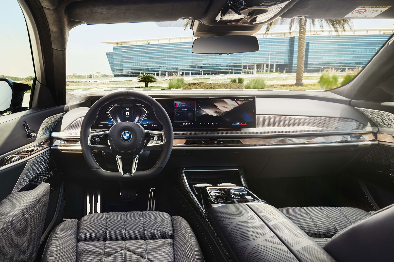 BMW 7 Series Gets Its Own All-Electric Performance Model: BMW i7 M70 xDrive