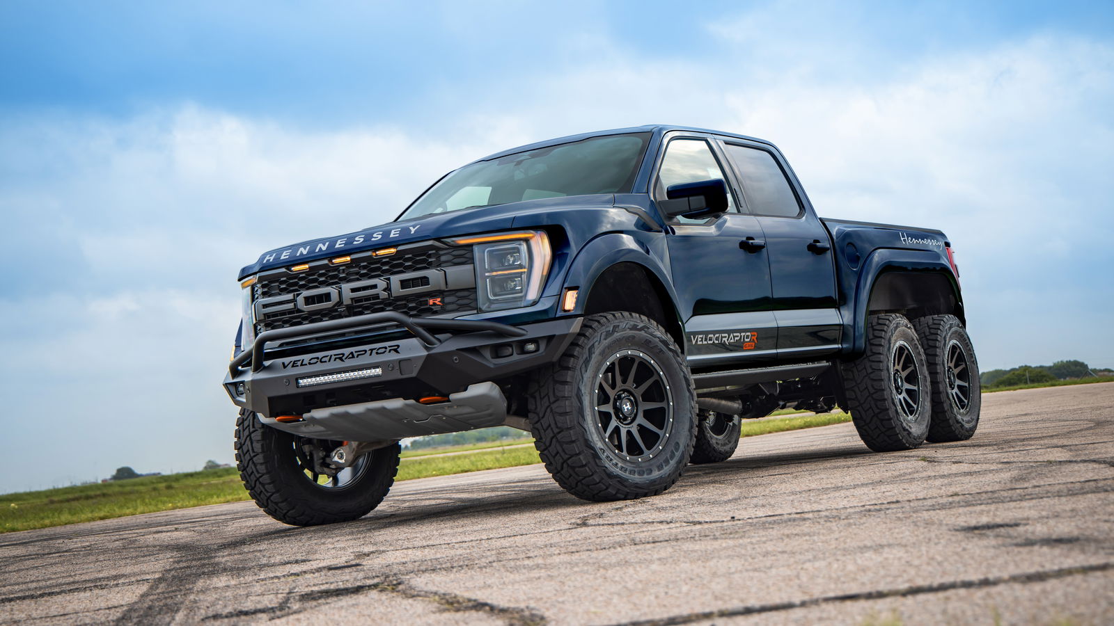 Ford F-150 Raptor R Gets Hennessey VelociRaptoR 6x6 Makeover